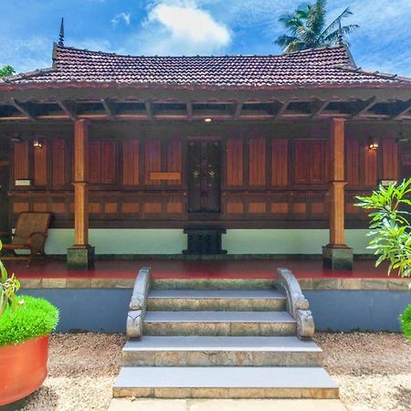 Stayvista At La Riva Heritage Villa With Bicycle Alappuzha ภายนอก รูปภาพ