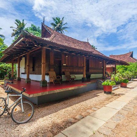 Stayvista At La Riva Heritage Villa With Bicycle Alappuzha ภายนอก รูปภาพ
