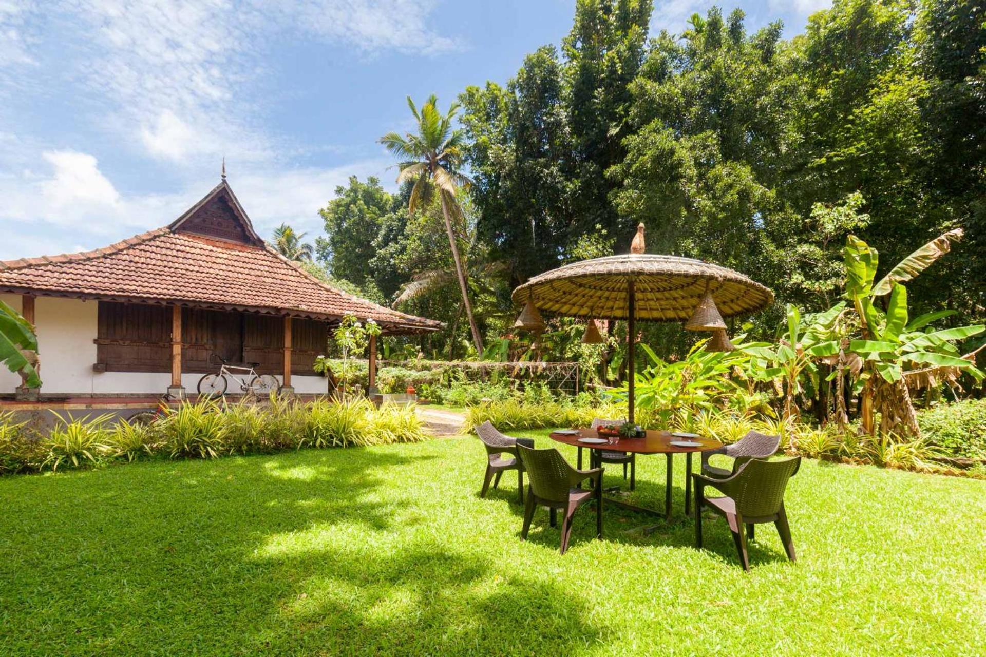 Stayvista At La Riva Heritage Villa With Bicycle Alappuzha ภายนอก รูปภาพ