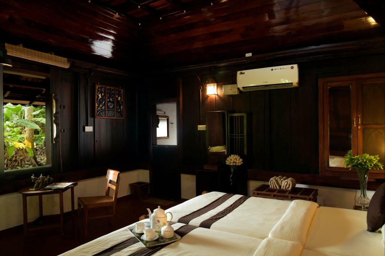 Stayvista At La Riva Heritage Villa With Bicycle Alappuzha ภายนอก รูปภาพ