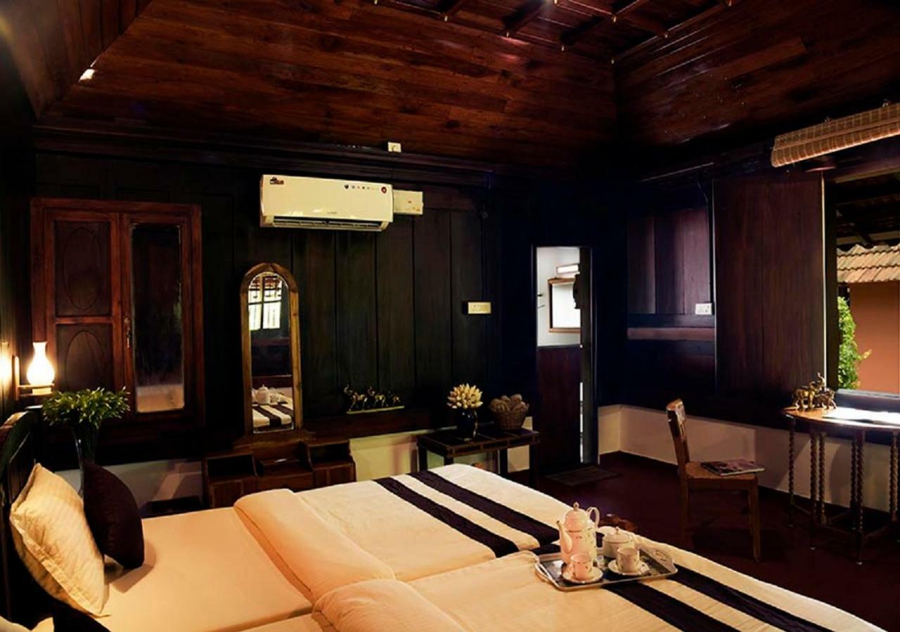 Stayvista At La Riva Heritage Villa With Bicycle Alappuzha ภายนอก รูปภาพ
