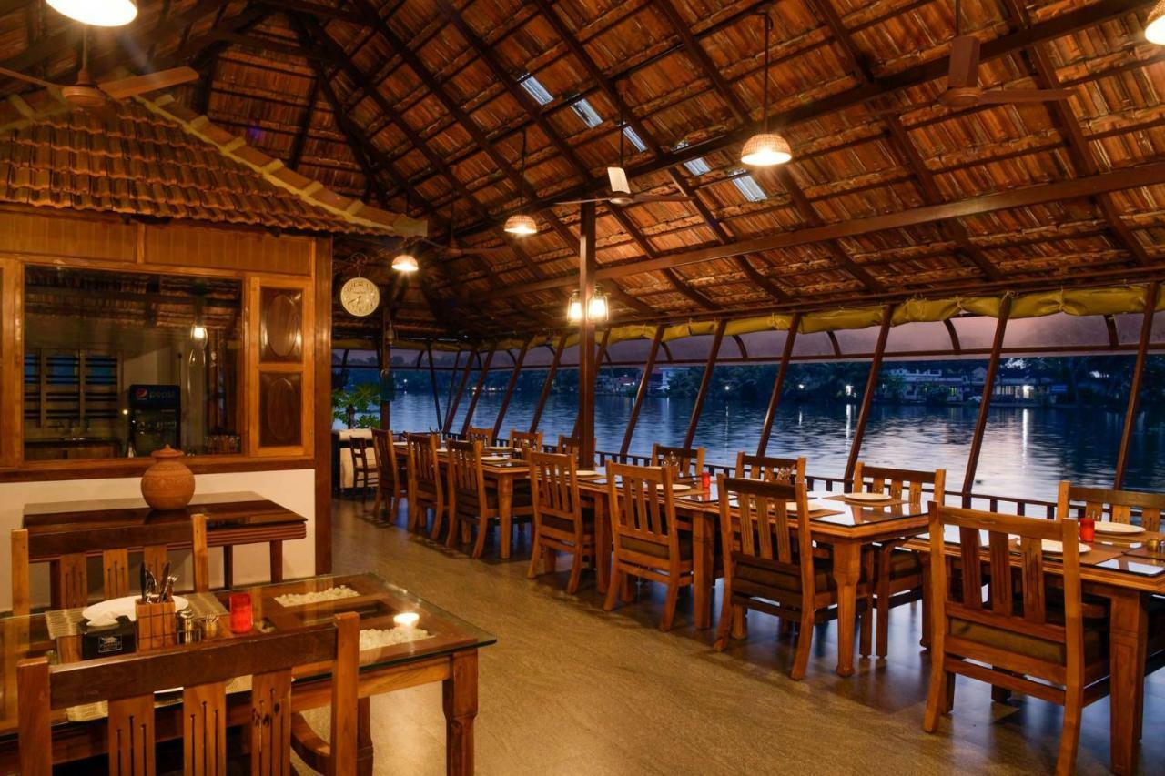 Stayvista At La Riva Heritage Villa With Bicycle Alappuzha ภายนอก รูปภาพ