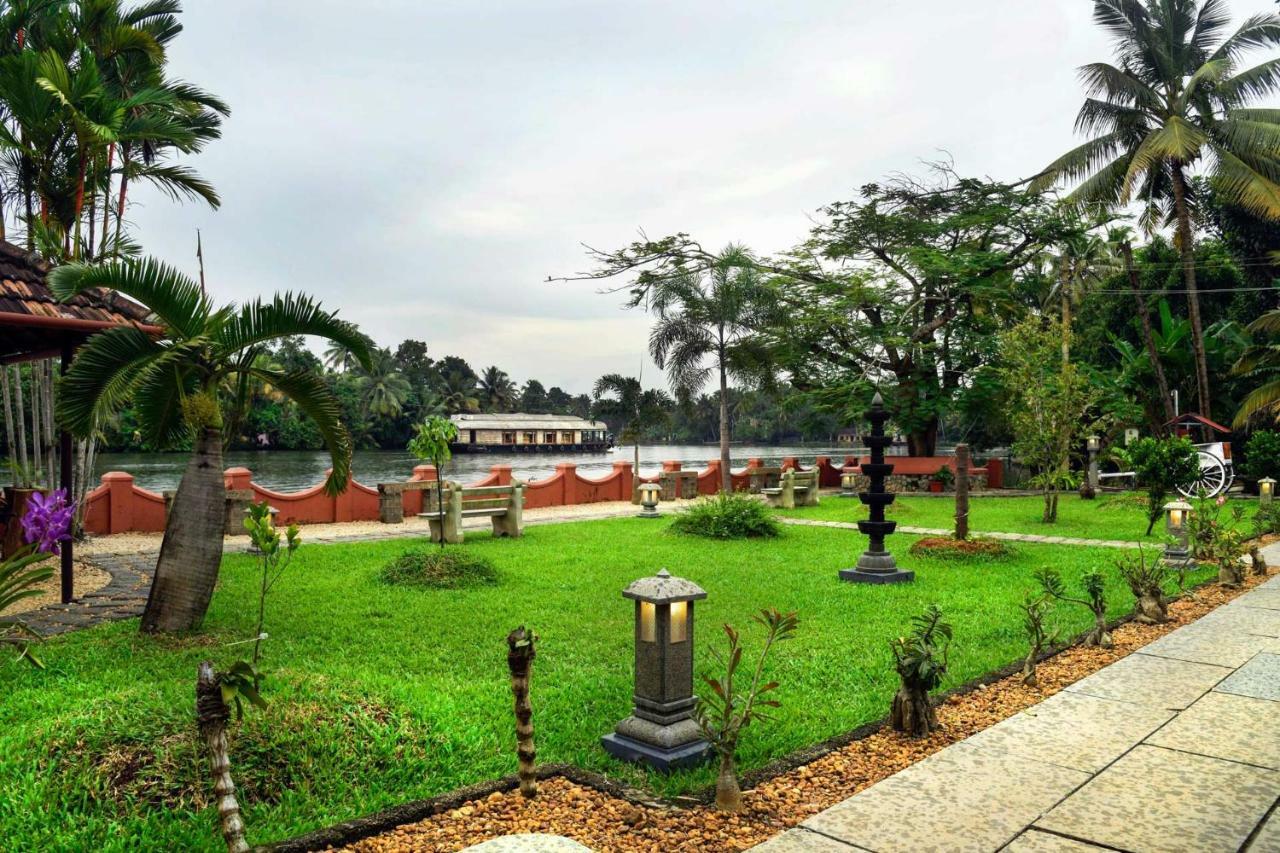 Stayvista At La Riva Heritage Villa With Bicycle Alappuzha ภายนอก รูปภาพ
