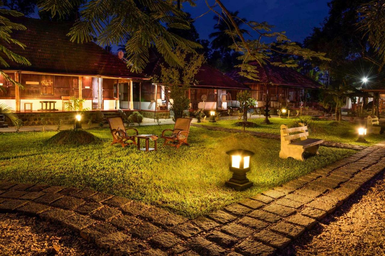 Stayvista At La Riva Heritage Villa With Bicycle Alappuzha ภายนอก รูปภาพ