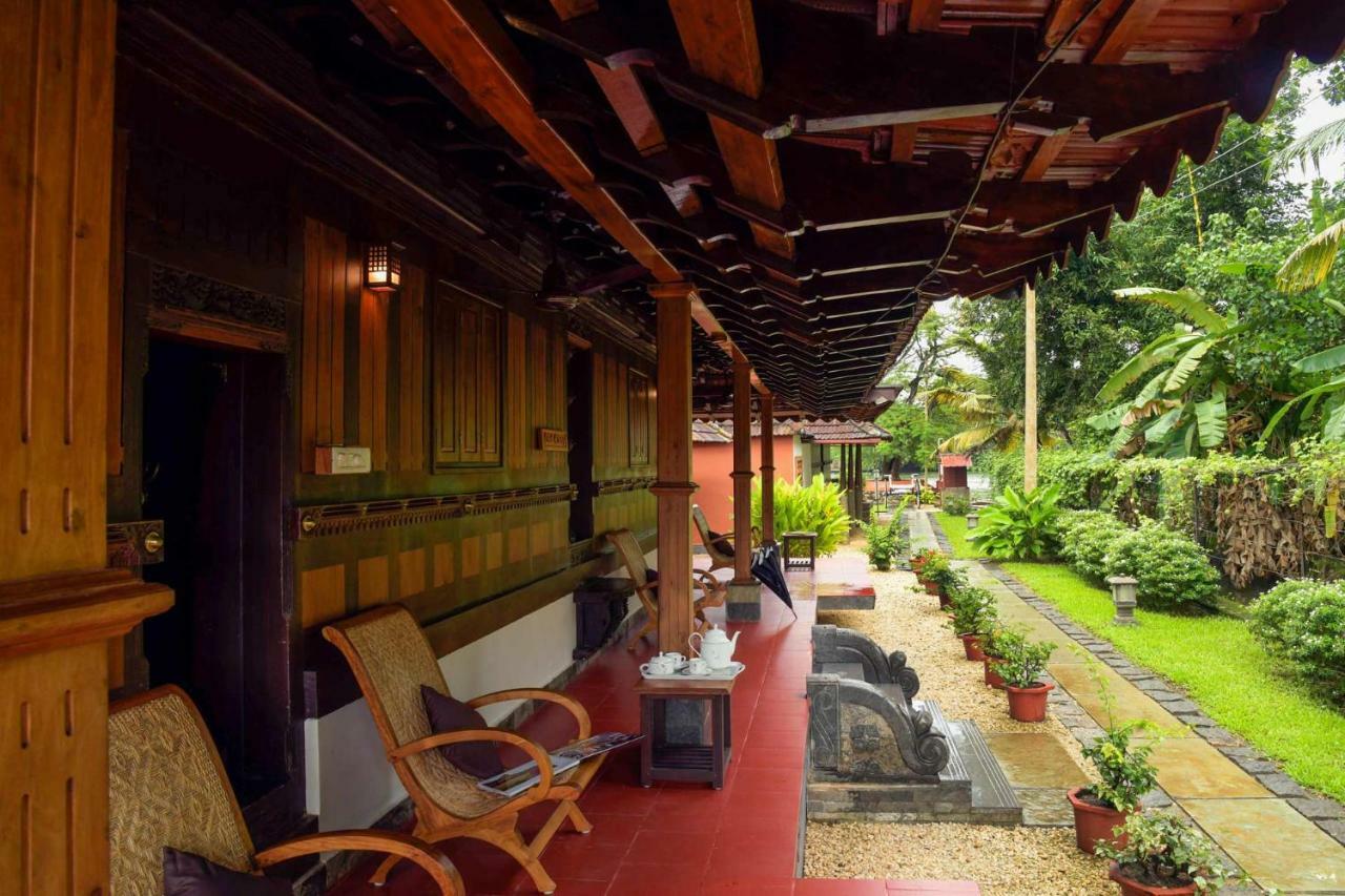 Stayvista At La Riva Heritage Villa With Bicycle Alappuzha ภายนอก รูปภาพ