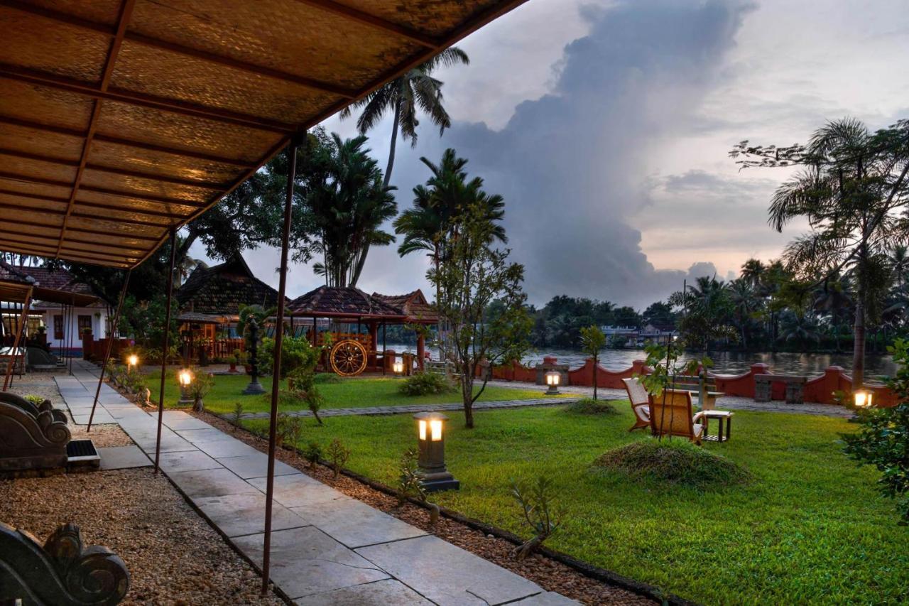 Stayvista At La Riva Heritage Villa With Bicycle Alappuzha ภายนอก รูปภาพ