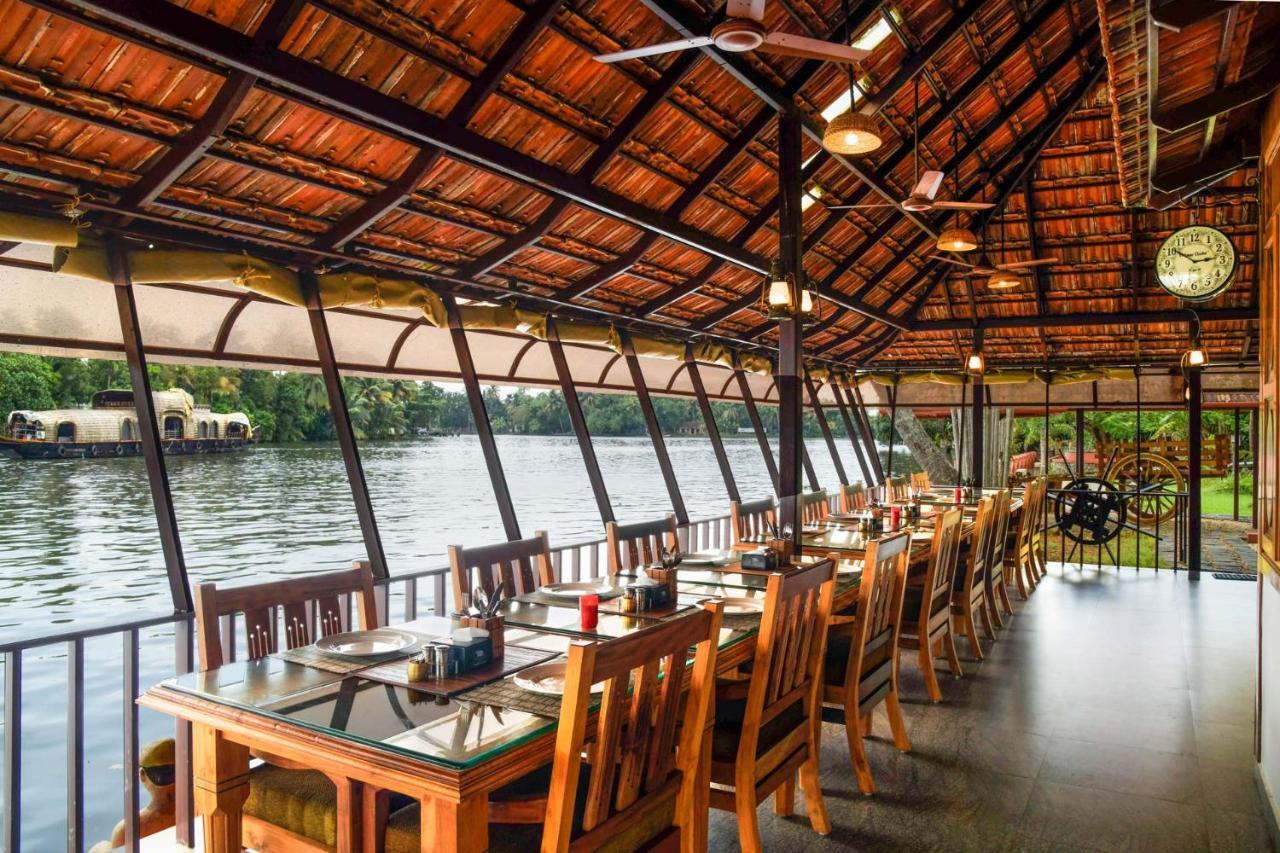 Stayvista At La Riva Heritage Villa With Bicycle Alappuzha ภายนอก รูปภาพ